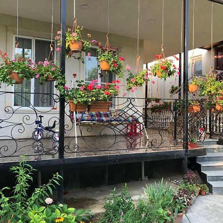 Guest House Tasunia Kutaisi Exterior foto
